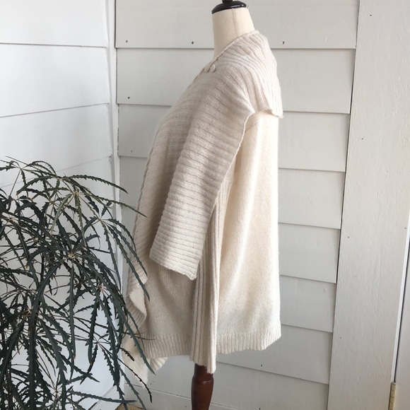 Jennifer Lopez cream asymmetrical cardigan size L, versatile and classic style - Picture 2 of 9